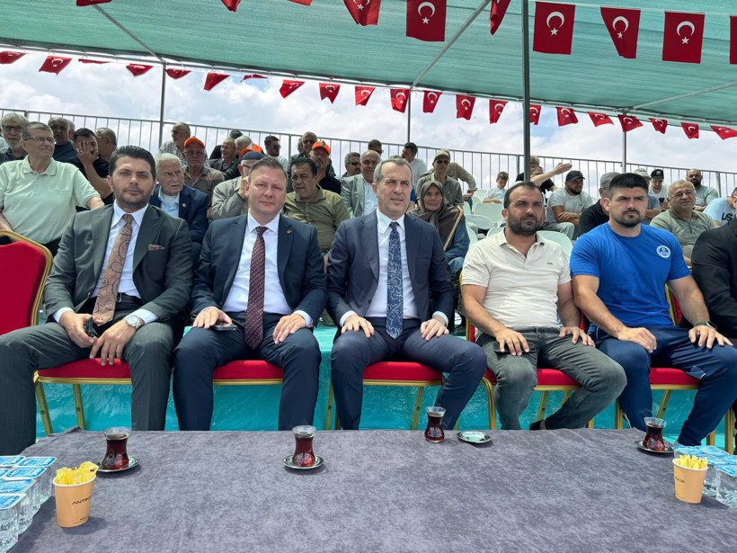 Sancaklı geldi MHP’liler güreşe gitti