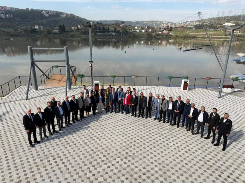 Gölkay'da dikkat çeken fotoğraf: İzmitlinin parasını bu zemine gömdüler