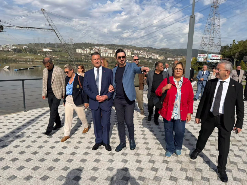 Gölkay'da dikkat çeken fotoğraf: İzmitlinin parasını bu zemine gömdüler