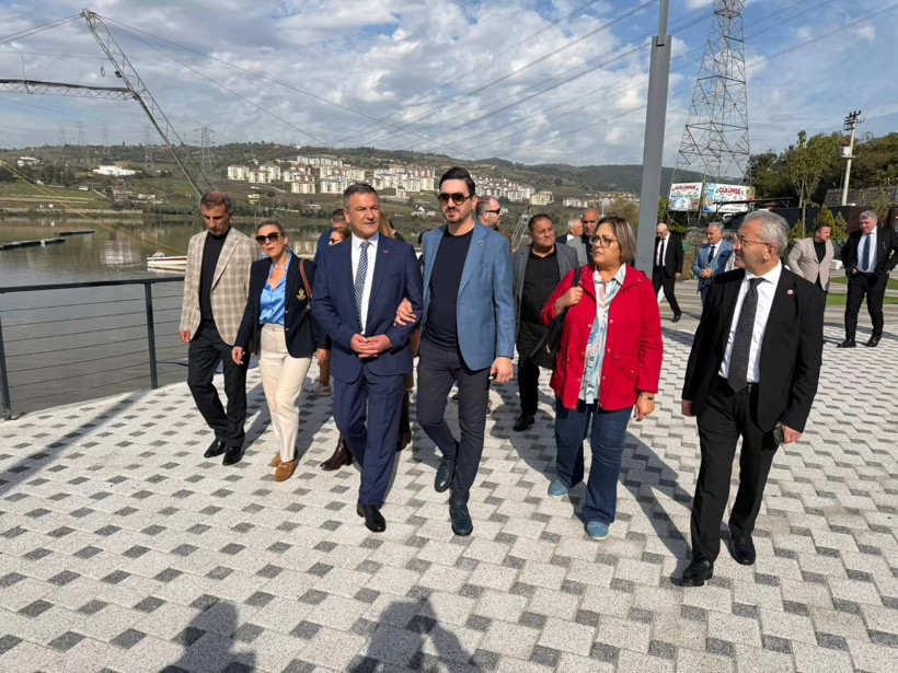 Gölkay'da dikkat çeken fotoğraf: İzmitlinin parasını bu zemine gömdüler