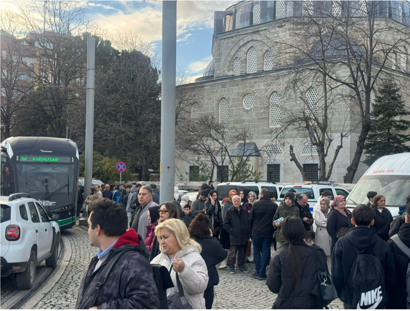 İzmit&rsquo;in merkezinde u&ccedil;suz bucaksız iftar kuyruğu!
