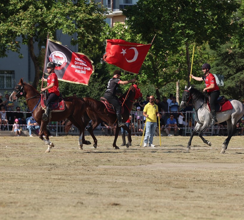 Kocaeli’de cirit şöleninde kıyasıya mücadele