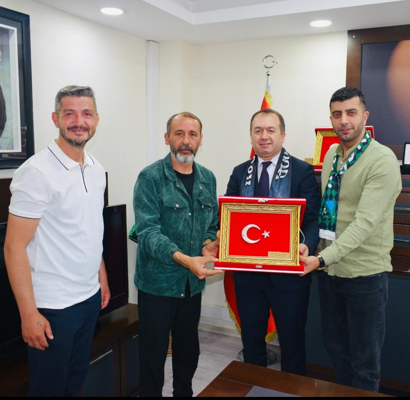 Hodri Meydan ziyaretlerde hız kesmiyor