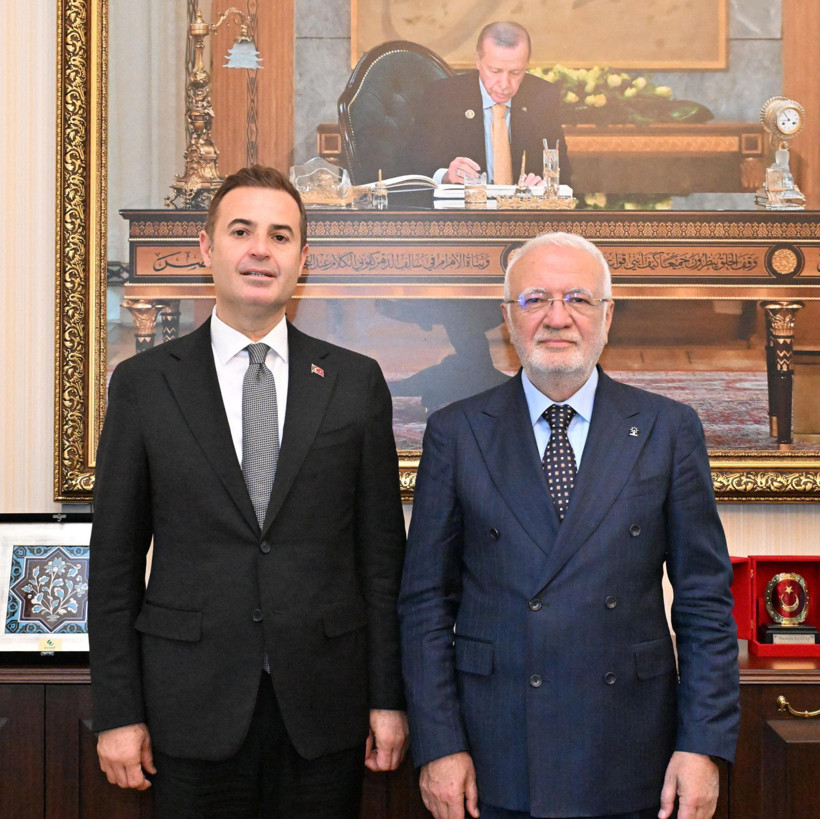 Partiye kapatma davası açılıyor: CHP’li başkan Cumhur’da geziyor