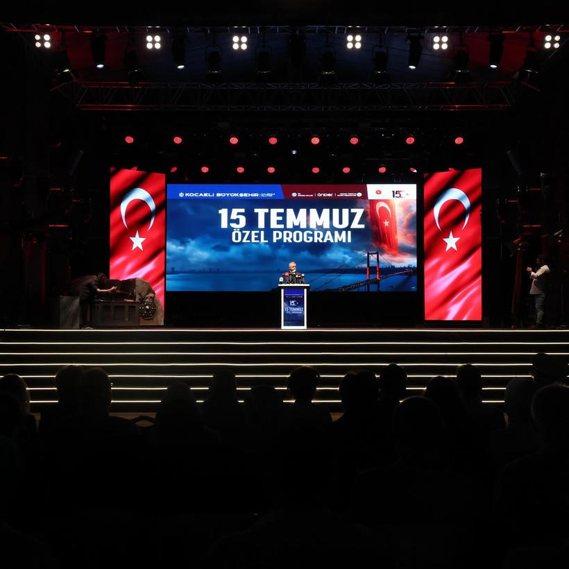 Meydan tıka basa doldu. Büyükakın: "Bu meydanı siz var ettiniz"