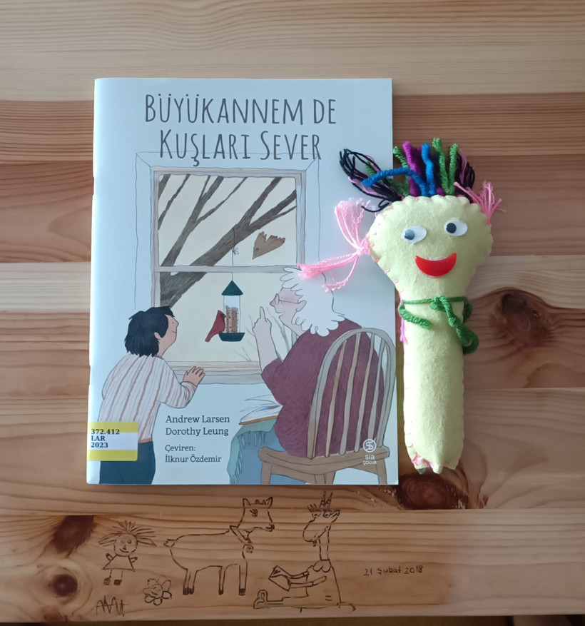 Büyükannem de kuşları sever