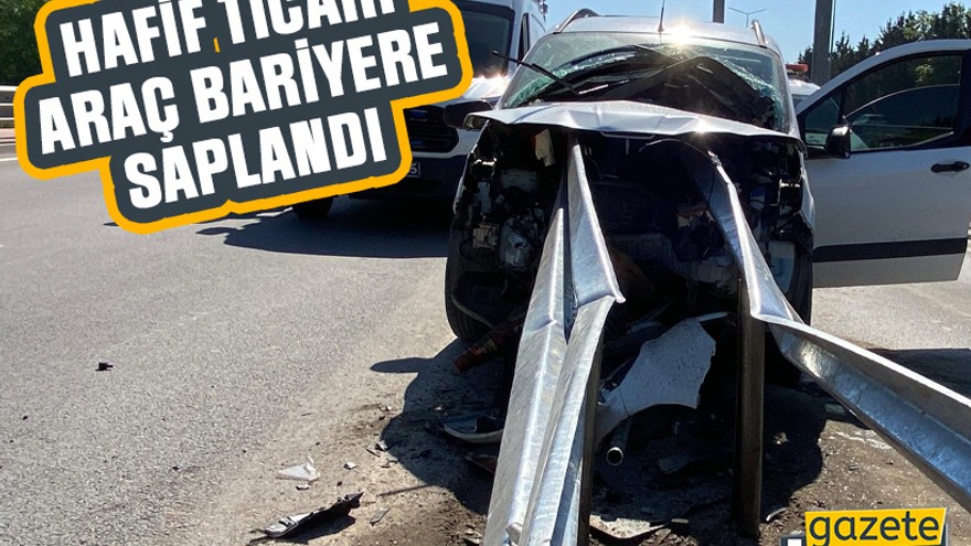 Hafif ticari araç bariyere saplandı