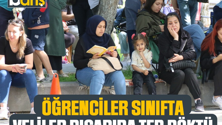 Öğrenciler sınıfta, veliler dışarıda ter döktü