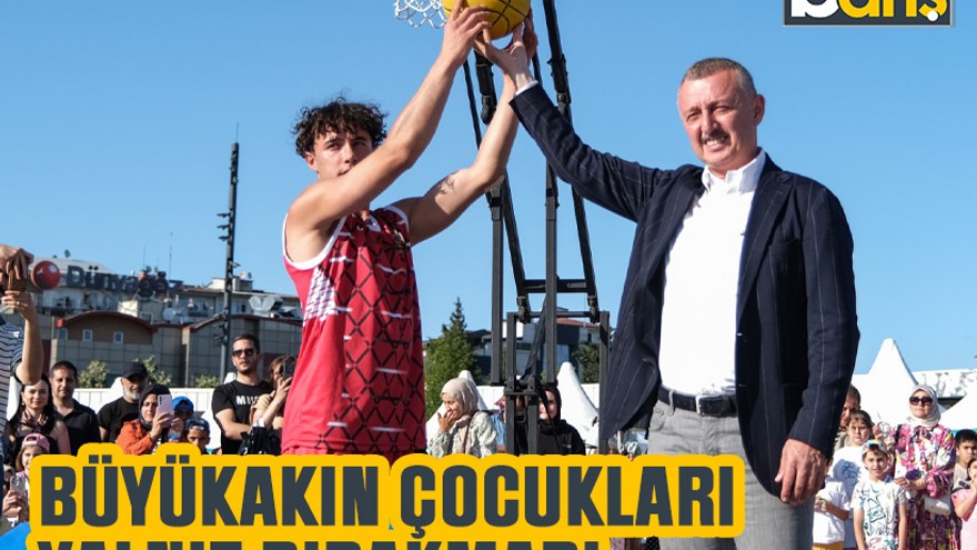 Büyükakın çocukları yalnız bırakmadı