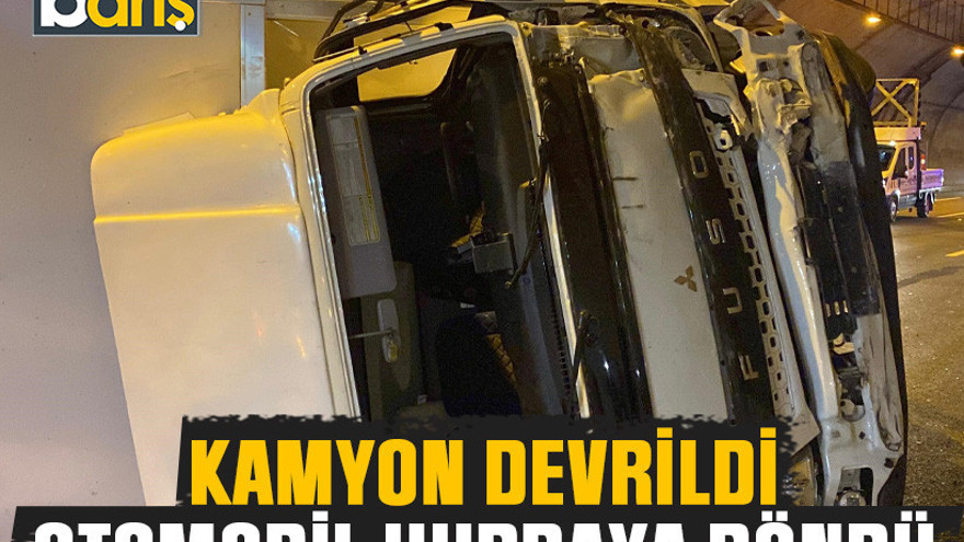 Kocaeli’de kamyon devrildi, otomobil hurdaya döndü