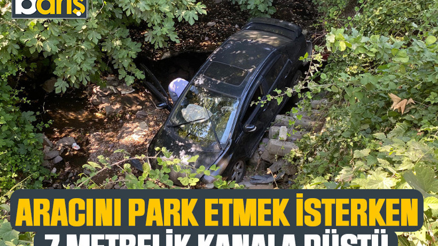 Derince’de aracını park etmek isterken 7 metrelik kanala düştü