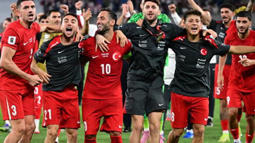 Kocaeli Stadyumu'nda bilet kalmadı, gözler meydana çevrildi