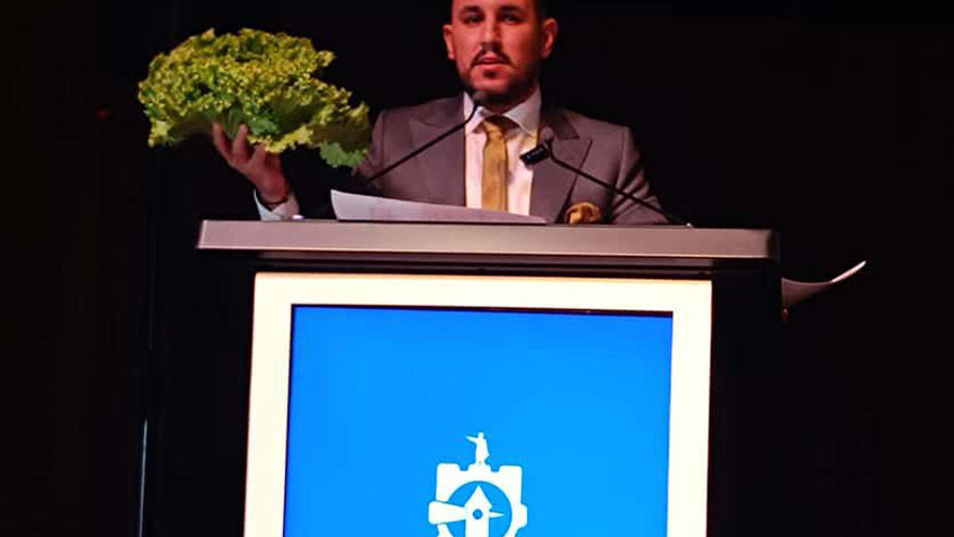 "Bunu anam balkonda yapıyor" CHP'li meclis üyesi marulla oturuma renk kattı