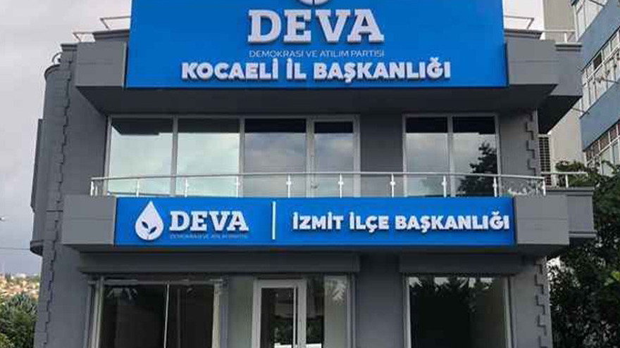 Deva'ya il başkanı dayanmıyor: Yine bıraktı!