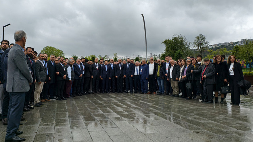 Sarı geldi, örgüt salonu inletti