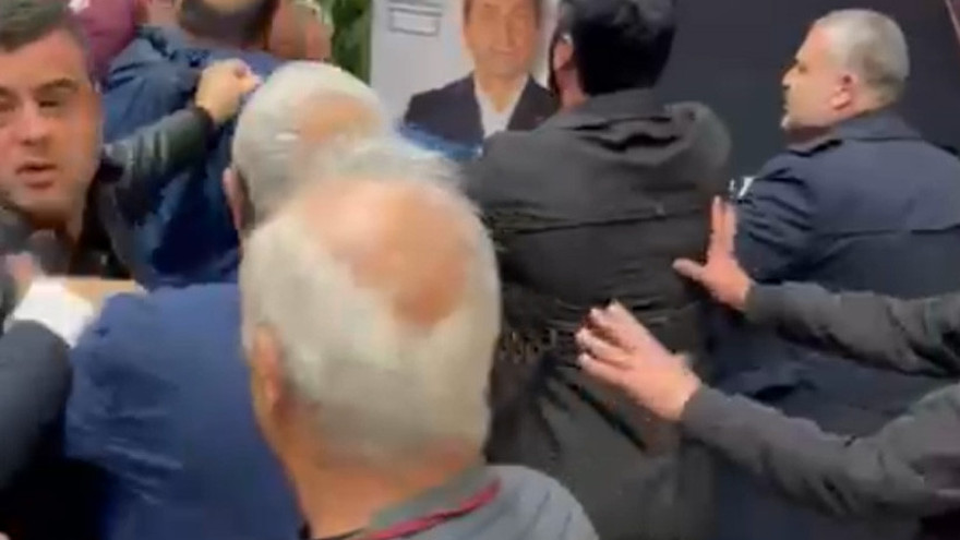 CHP Kocaeli kongresinde gazetecilere saldırdı!