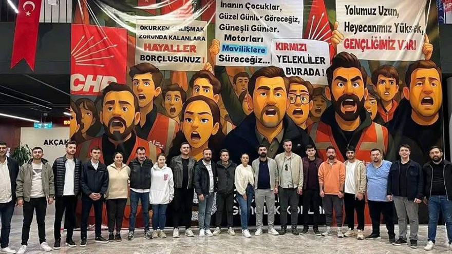 CHP’li gençlerden geç saatlere kadar kongre hazırlığı