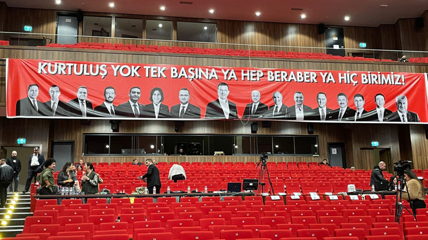 CHP Kocaeli’den dev pankart, Tutuklu belediye başkanları unutulmadı