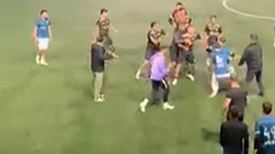 İzmit'teki halı saha maçında yumruklar konuştu!