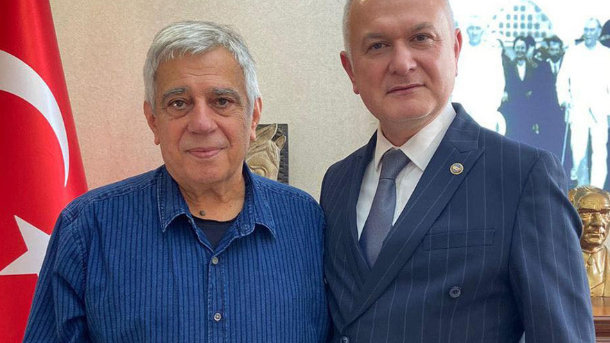 Karamürsel Belediyesi'nde sürpriz ayrılık