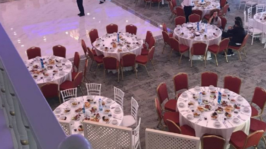 Derince’de düğün salonlarına yüzde 50 zam tartışması!