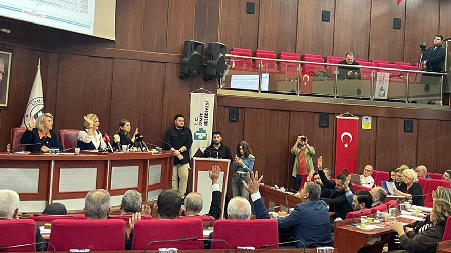 AKP ve MHP çekimser kaldı: İzmit'in 2026 bütçesine oy birliği