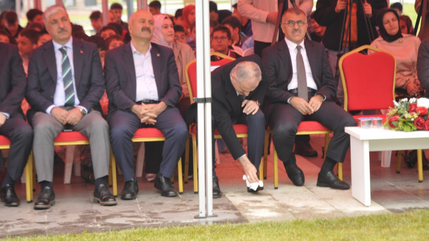 AKP’li başkan mekan tanımıyor… Herkesin ortasında bakın ne yaptı!