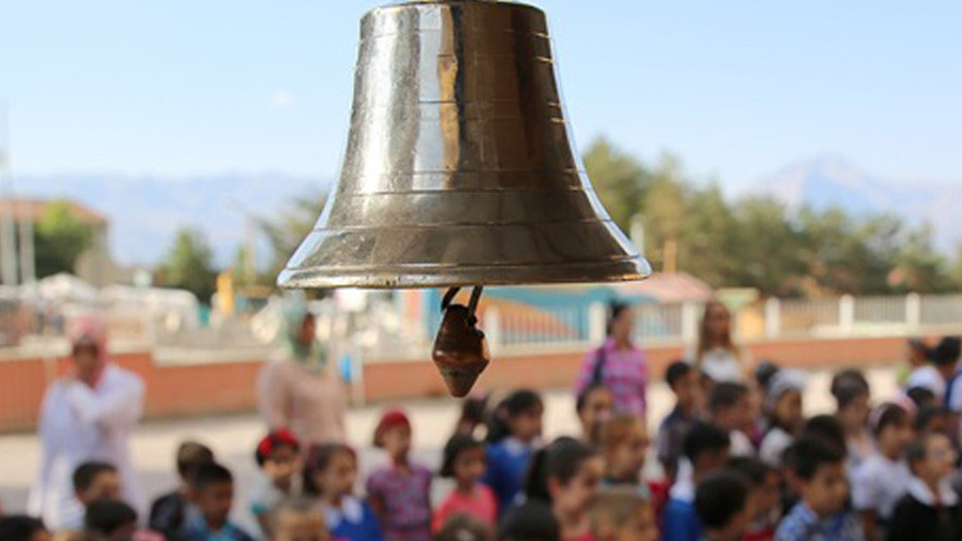 İstanbul'da eğitime yağmur engeli!