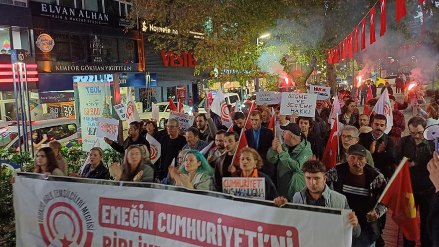 İzmit'te Halk Meclisi cumhuriyet için yürüdü
